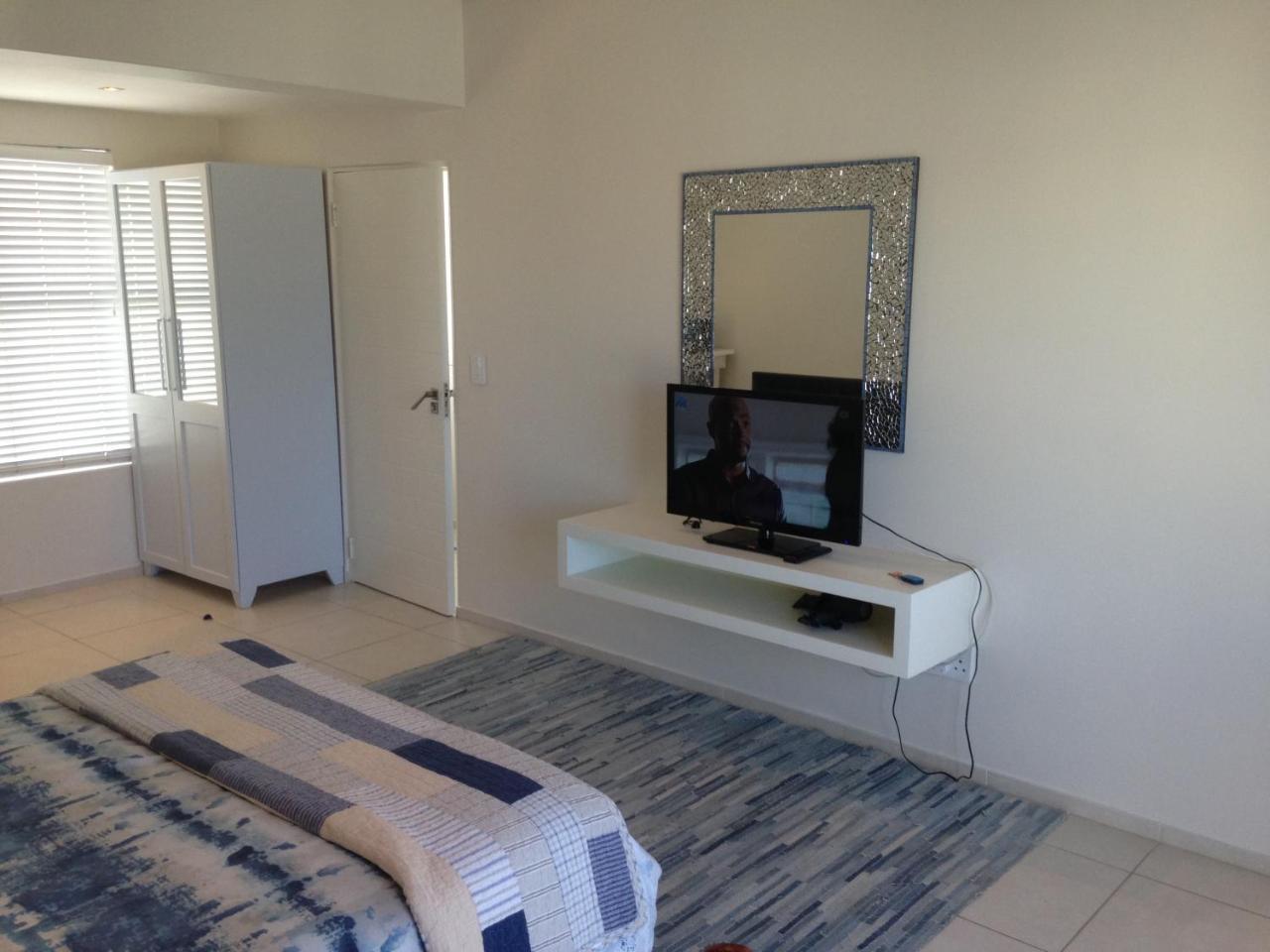 לאנגבאן Perfect 10 - 10 To 13 Sleeper Luxury Holiday Home Breakage Deposit Of R2500 Per Weekend Lease מראה חיצוני תמונה