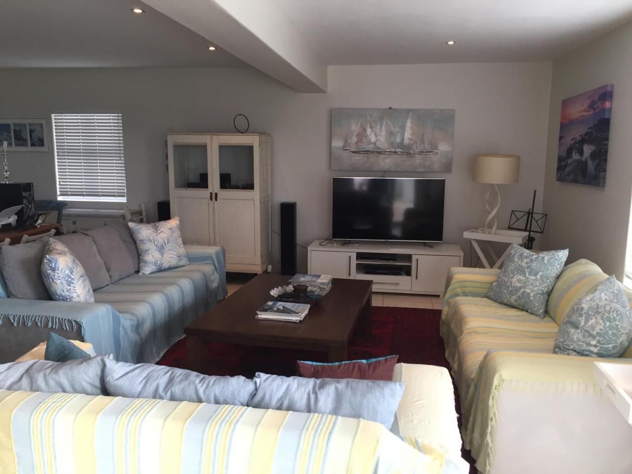 לאנגבאן Perfect 10 - 10 To 13 Sleeper Luxury Holiday Home Breakage Deposit Of R2500 Per Weekend Lease מראה חיצוני תמונה