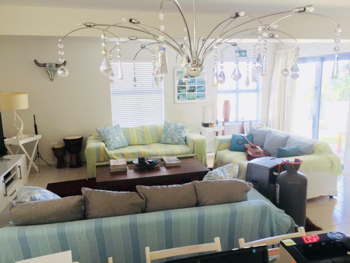 לאנגבאן Perfect 10 - 10 To 13 Sleeper Luxury Holiday Home Breakage Deposit Of R2500 Per Weekend Lease מראה חיצוני תמונה