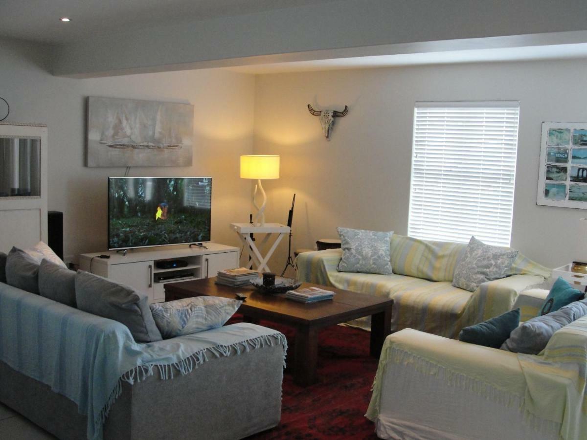 לאנגבאן Perfect 10 - 10 To 13 Sleeper Luxury Holiday Home Breakage Deposit Of R2500 Per Weekend Lease מראה חיצוני תמונה